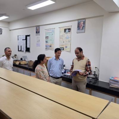Principal Secretary TE visit to Physics Lab